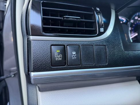 Used 2014 Toyota Camry XLE w/ Leather Package FWD image 19
