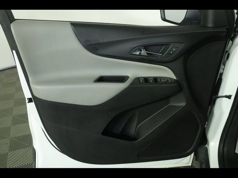 Used 2018 Chevrolet Equinox LS FWD image 11