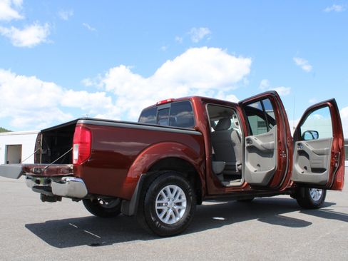 Used 2016 Nissan Frontier SV AWD/4WD image 18