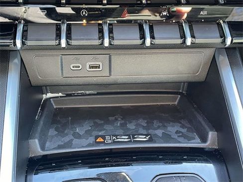 Used 2025 Chevrolet Colorado LT w/ LT Convenience Package image 27