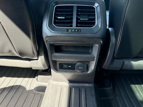 Used 2018 Volkswagen Tiguan SEL Premium image 17