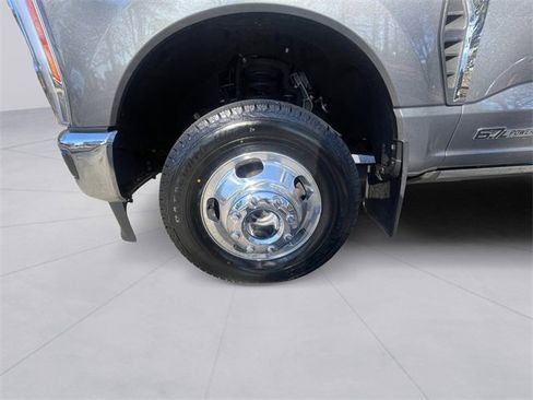 Used 2023 Ford F350 Lariat w/ Lariat Ultimate Package image 9
