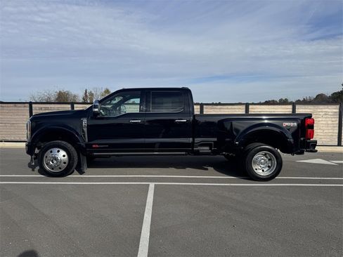 Used 2024 Ford F450 Platinum image 2