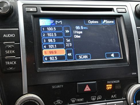 Used 2014 Toyota Camry SE image 12