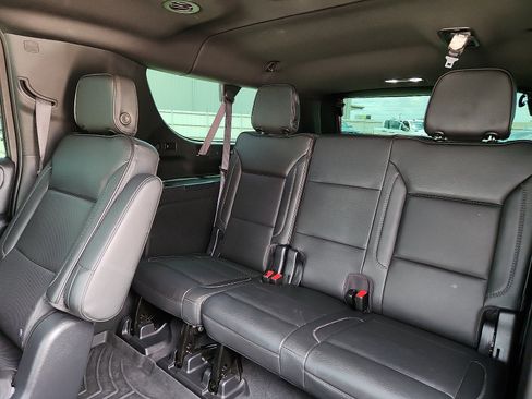 Used 2022 GMC Yukon XL Denali AWD/4WD image 9