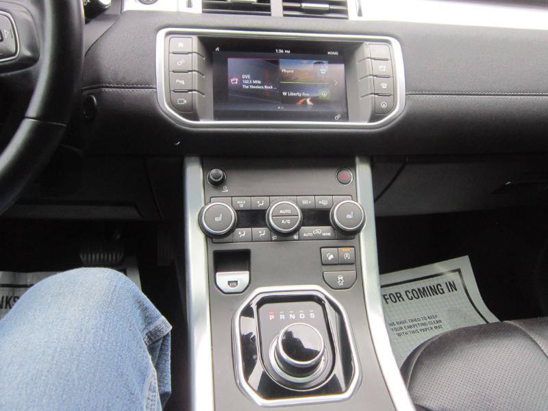 Used 2017 Land Rover Range Rover Evoque SE AWD/4WD image 28