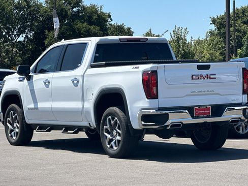 Used 2022 GMC Sierra 1500 SLT w/ X31 Off-Road Package image 6