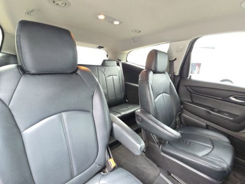 Used 2016 Chevrolet Traverse LT image 17