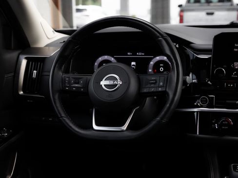Used 2024 Nissan Pathfinder Platinum AWD/4WD image 13