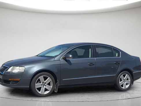 Used 2009 Volkswagen Passat Komfort FWD image 12