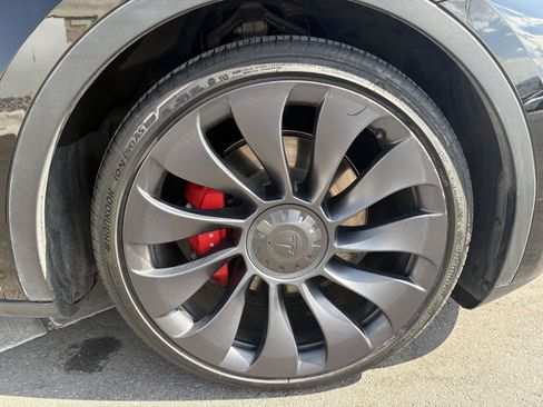 Used 2024 Tesla Model Y Performance AWD/4WD image 10