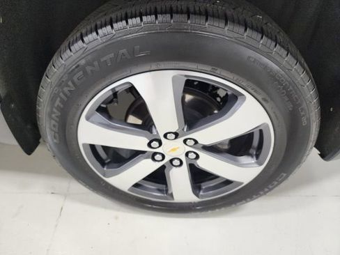 Used 2023 Chevrolet Traverse LT w/ LT Premium Package AWD/4WD image 44
