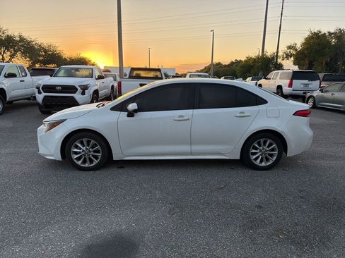 Used 2022 Toyota Corolla LE w/ LE Convenience Package FWD image 2