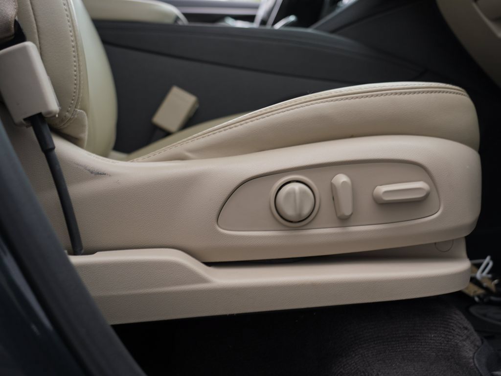 Certified 2019 Buick Enclave Essence AWD/4WD image 30