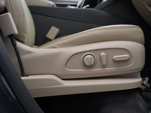 Used 2019 Buick Enclave Essence AWD/4WD image 30