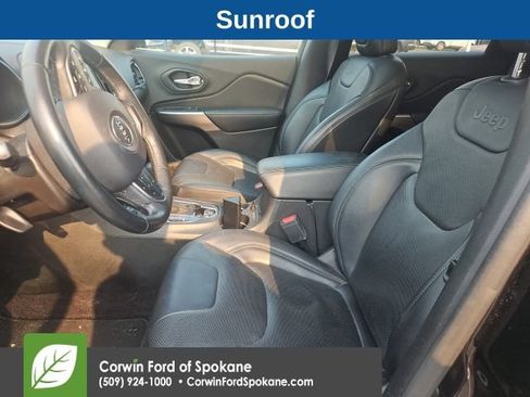 Used 2019 Jeep Cherokee Limited w/ Technology Group AWD/4WD image 2