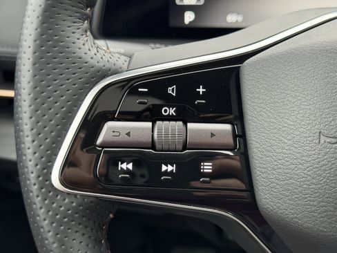 Used 2025 Nissan Ariya FWD image 77