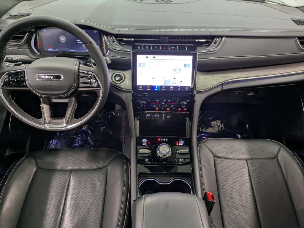 Used 2025 Jeep Grand Cherokee Overland AWD/4WD image 24
