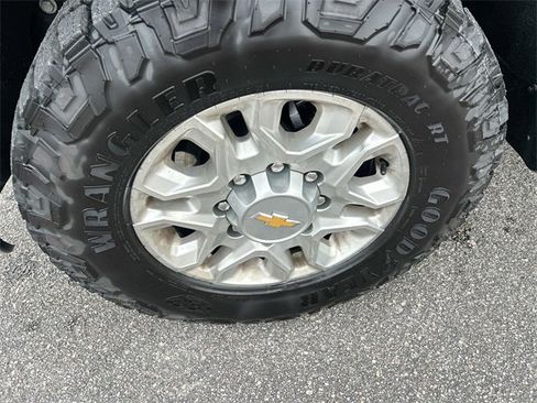 Used 2025 Chevrolet Silverado 2500 LT w/ Convenience Package image 14