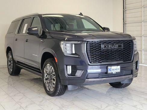 Used 2023 GMC Yukon XL Denali Ultimate AWD/4WD image 3