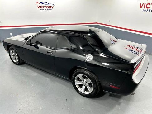 Used 2010 Dodge Challenger R/T image 6