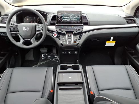 New 2026 Honda Odyssey Touring image 11