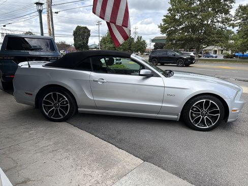 Used 2014 Ford Mustang GT Premium w/ Comfort Package RWD image 7