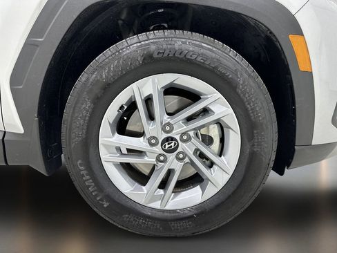 Certified 2025 Hyundai Tucson SE FWD image 9