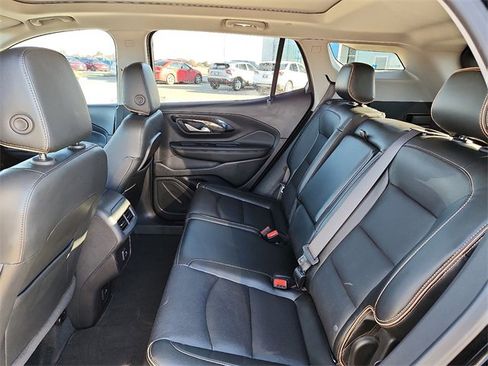 Used 2022 GMC Terrain AT4 image 9