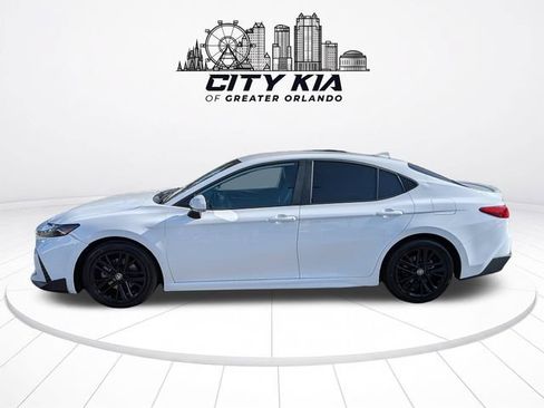 Used 2025 Toyota Camry SE FWD image 3