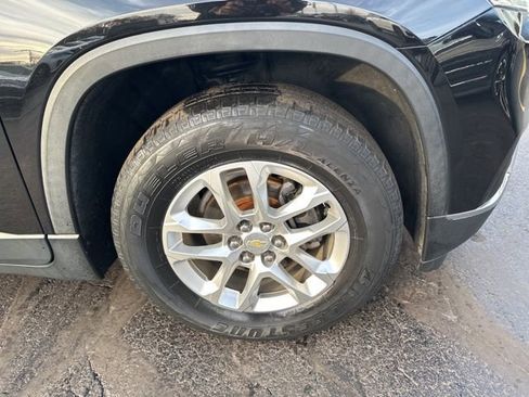 Used 2020 Chevrolet Traverse LT image 30