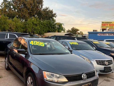 Used 2011 Volkswagen Jetta Sedan FWD image 2