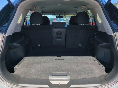 Used 2018 Nissan Rogue SV w/ Premium Package image 13