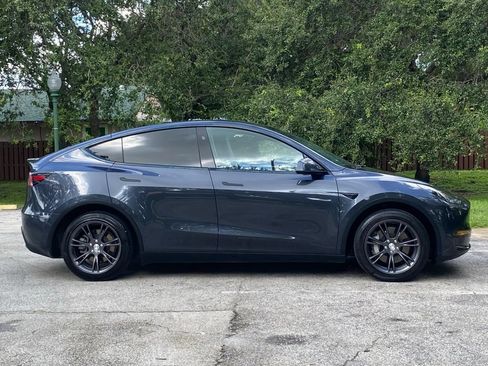 Used 2025 Tesla Model Y Long Range RWD image 10