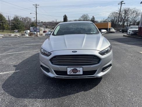 Used 2015 Ford Fusion SE image 3