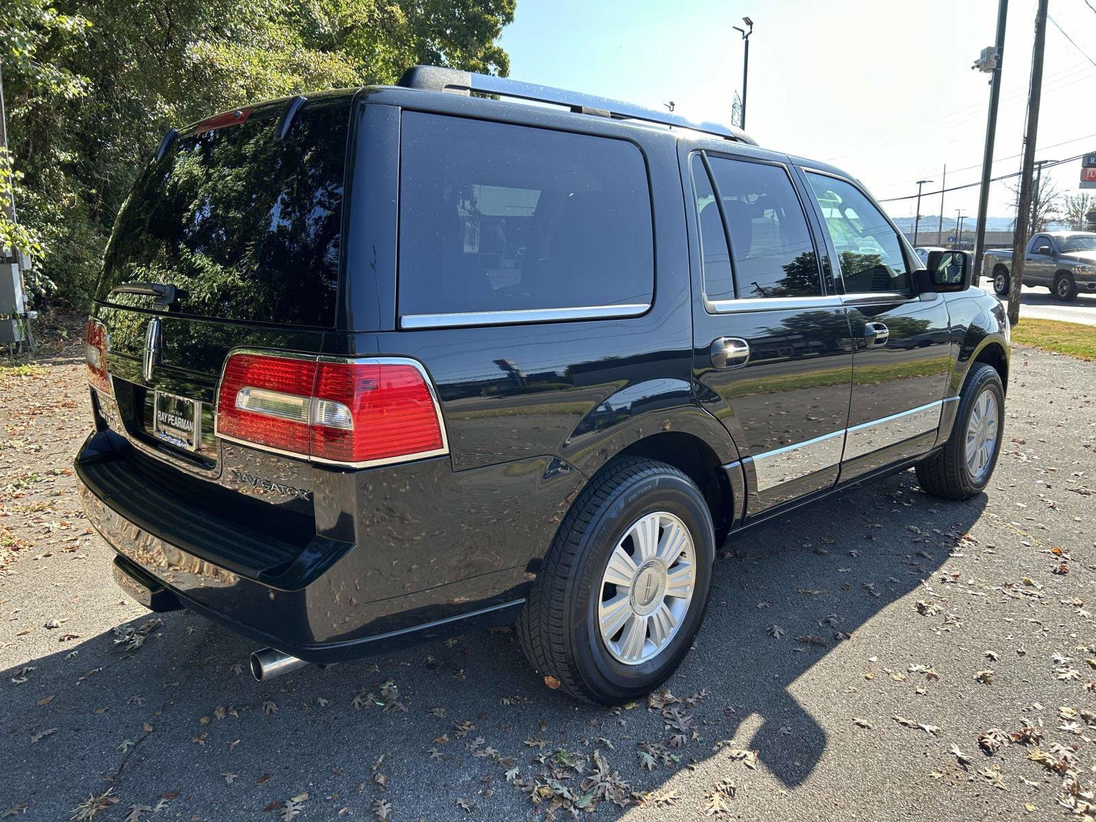 Used 2014 Lincoln Navigator 2WD image 3
