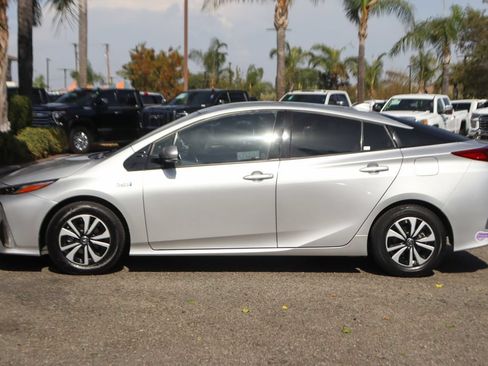 Used 2018 Toyota Prius Prime Premium w/ Carpet Mat Package FWD image 5