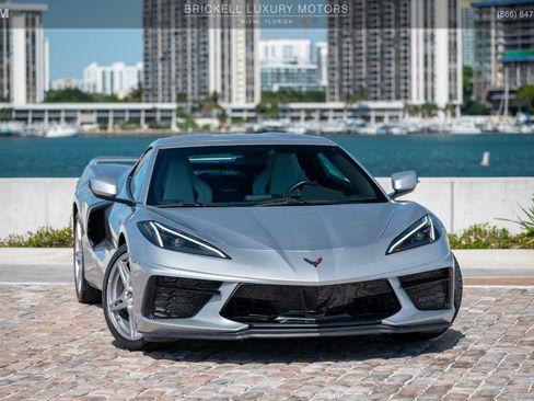 Used 2020 Chevrolet Corvette Stingray w/ Z51 Performance Package image 2