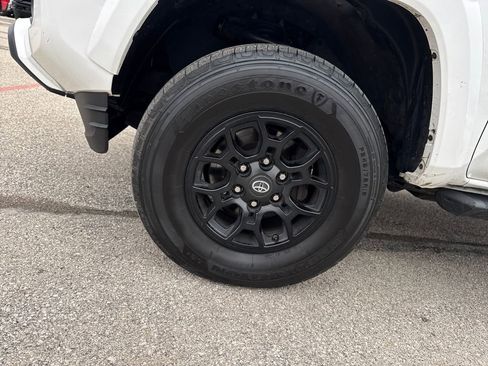 Used 2020 Toyota Tacoma SR5 image 31