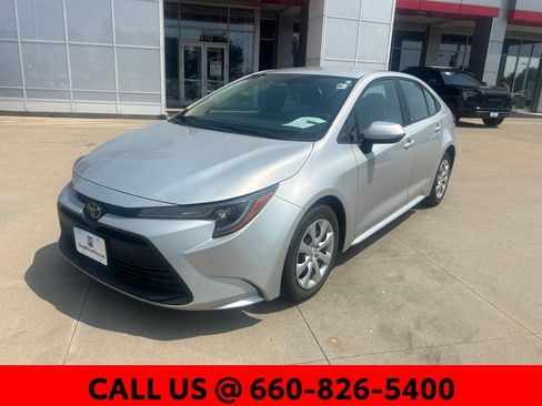 Used 2023 Toyota Corolla LE FWD image 2
