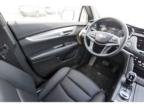 New 2026 Cadillac XT5 Luxury image 8