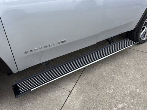 Used 2023 Jeep Wagoneer Series III w/ Premium Group I image 16