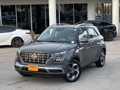 Used 2025 Hyundai Venue SEL image 9