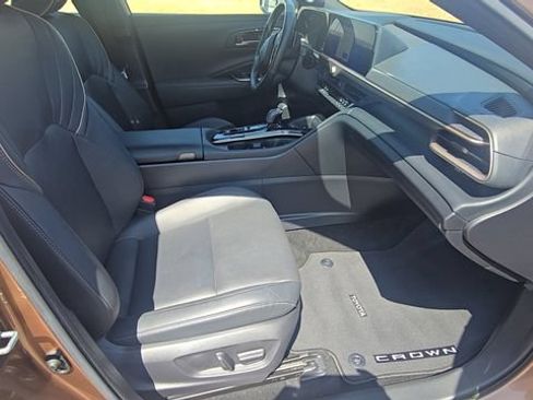 Used 2024 Toyota Crown Platinum AWD/4WD image 17