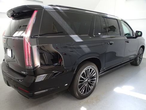 Used 2025 Cadillac Escalade ESV Sport Platinum AWD/4WD image 25