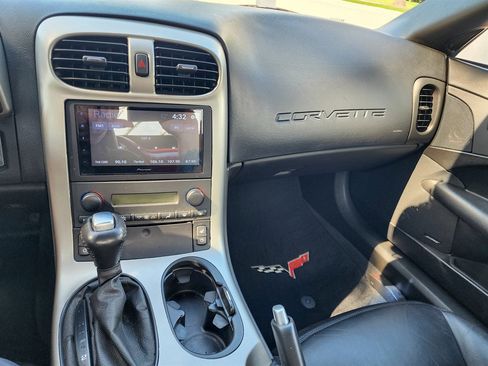 Used 2005 Chevrolet Corvette Convertible w/ Preferred Equipment Group RWD image 23