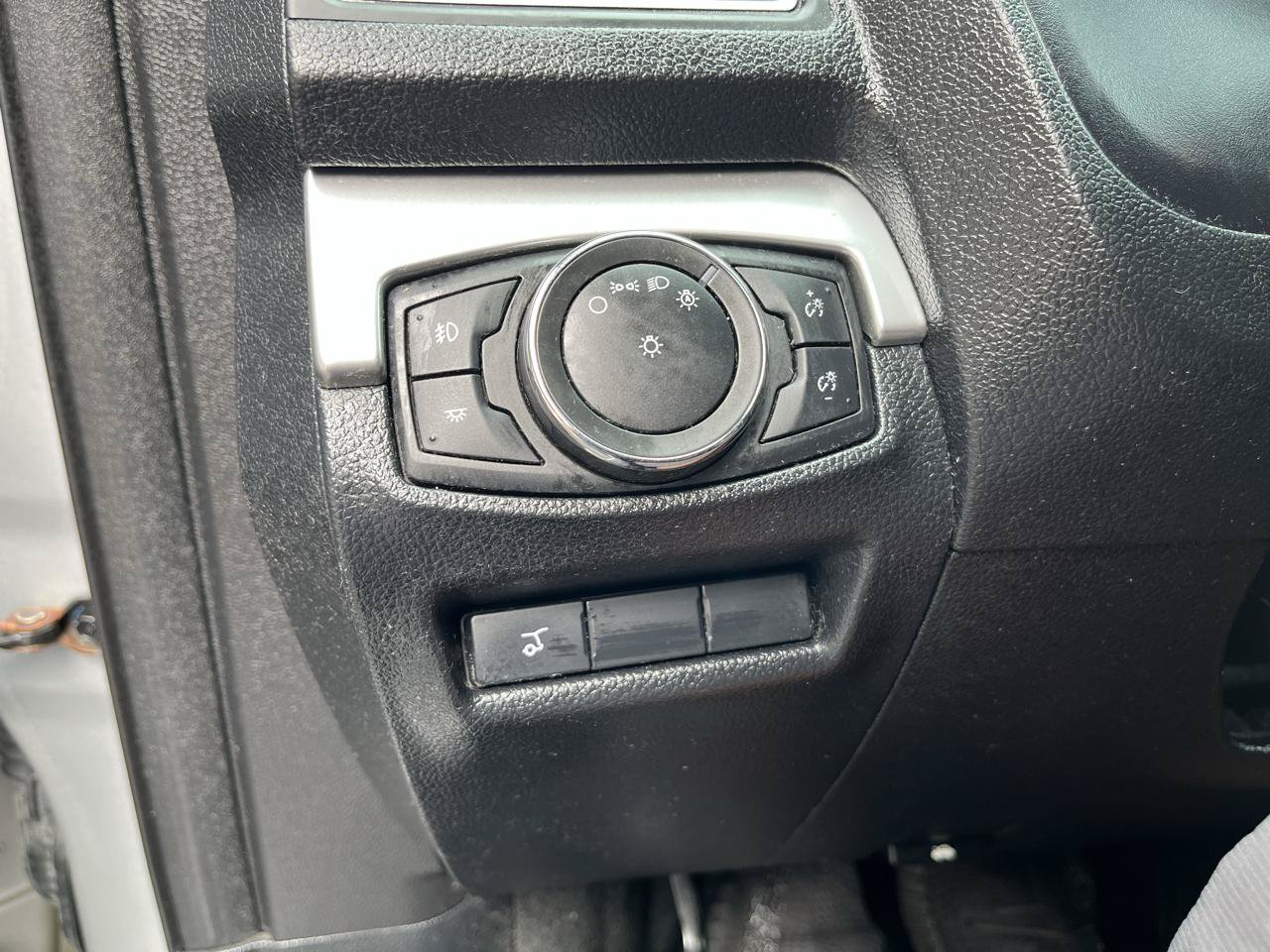 Used 2017 Ford Explorer XLT w/ Equipment Group 201A AWD/4WD image 19
