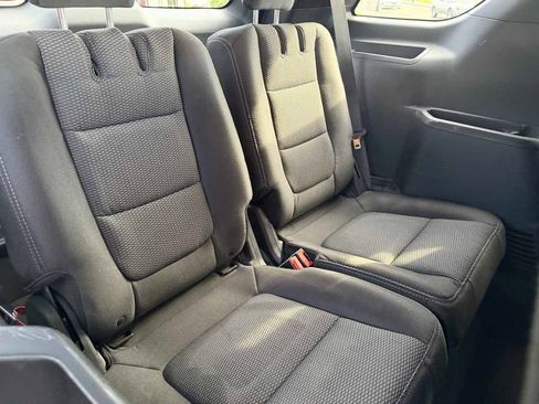 Used 2019 Ford Explorer XLT w/ Equipment Group 201A AWD/4WD image 17