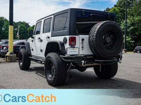 Used 2018 Jeep Wrangler Unlimited Sahara AWD/4WD image 13
