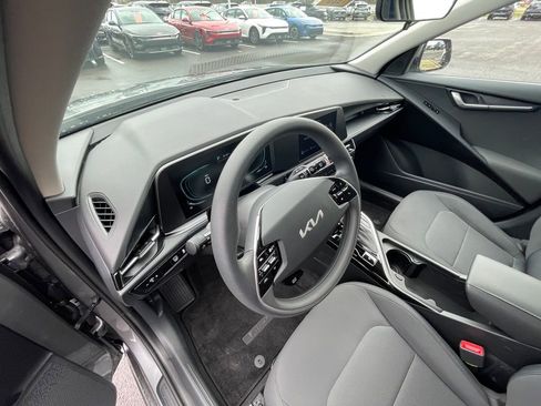 New 2026 Kia Niro LX image 9